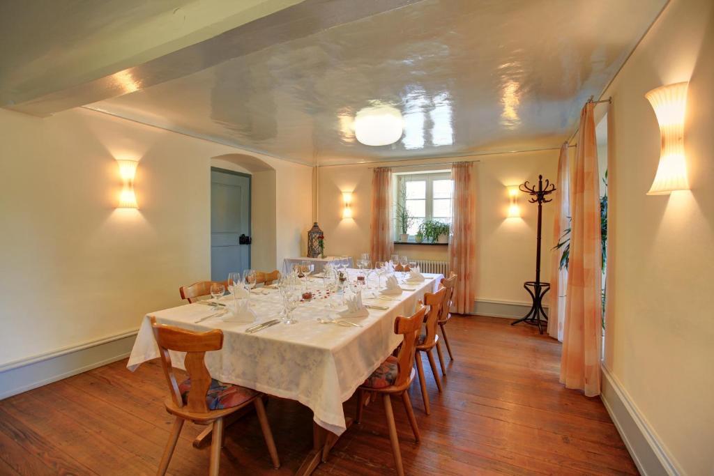 Gasthaus Zum Hirschen Oberrimsingen Екстериор снимка